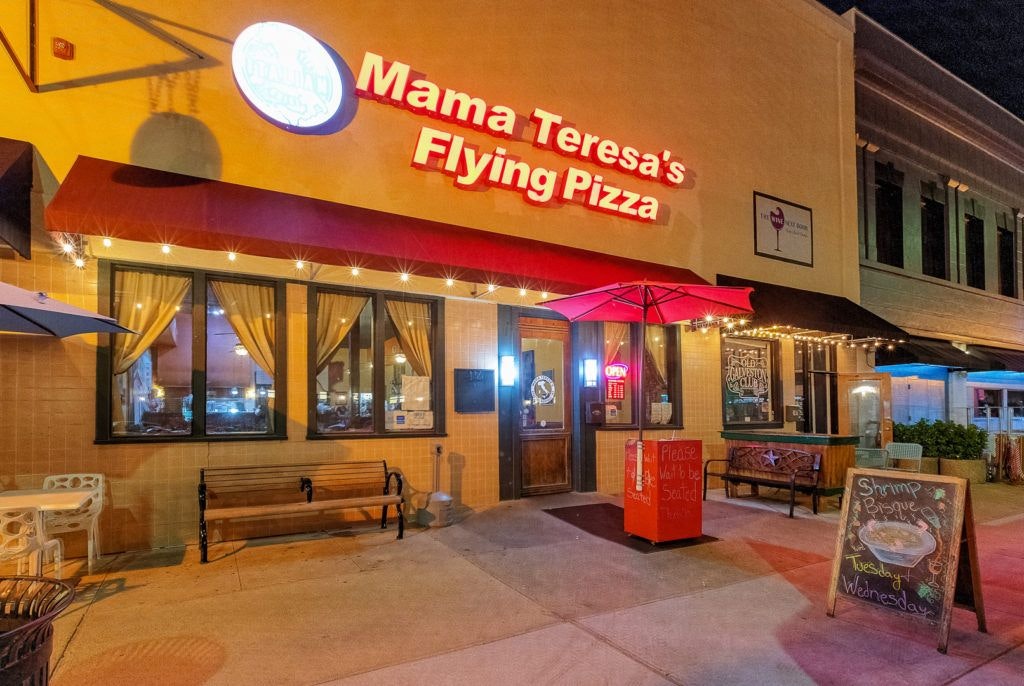 mama-teresa-s-flying-pizza-019