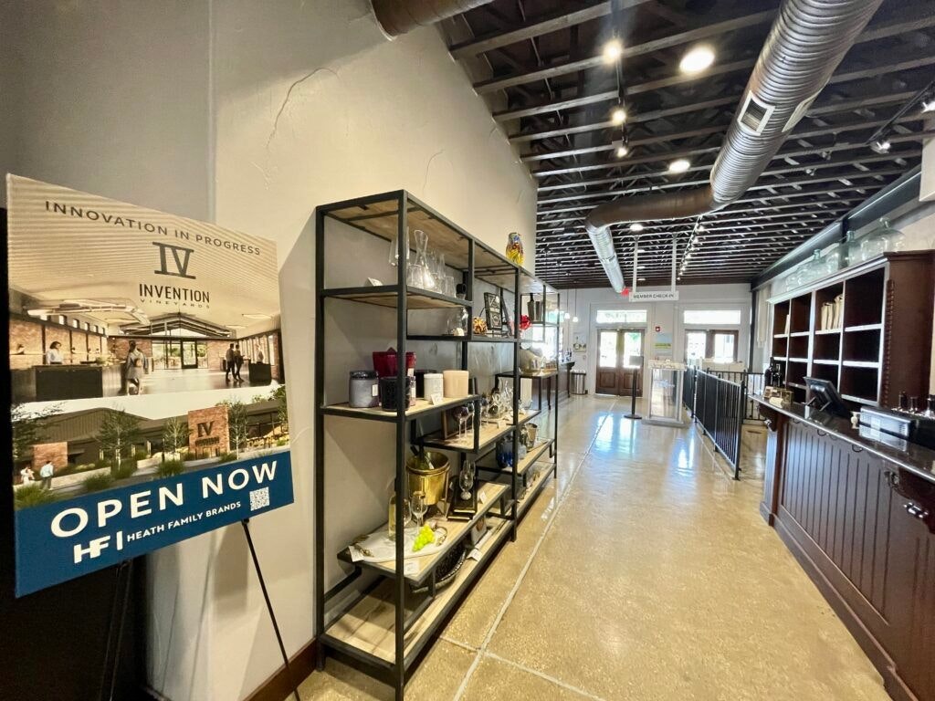 grape-creek-on-the-square-tasting-room-005