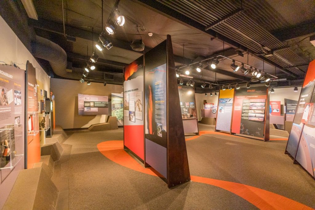 lava-butte-and-lands-visitor-center-010