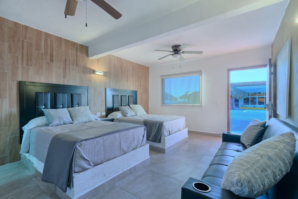 manny-s-beach-club-024