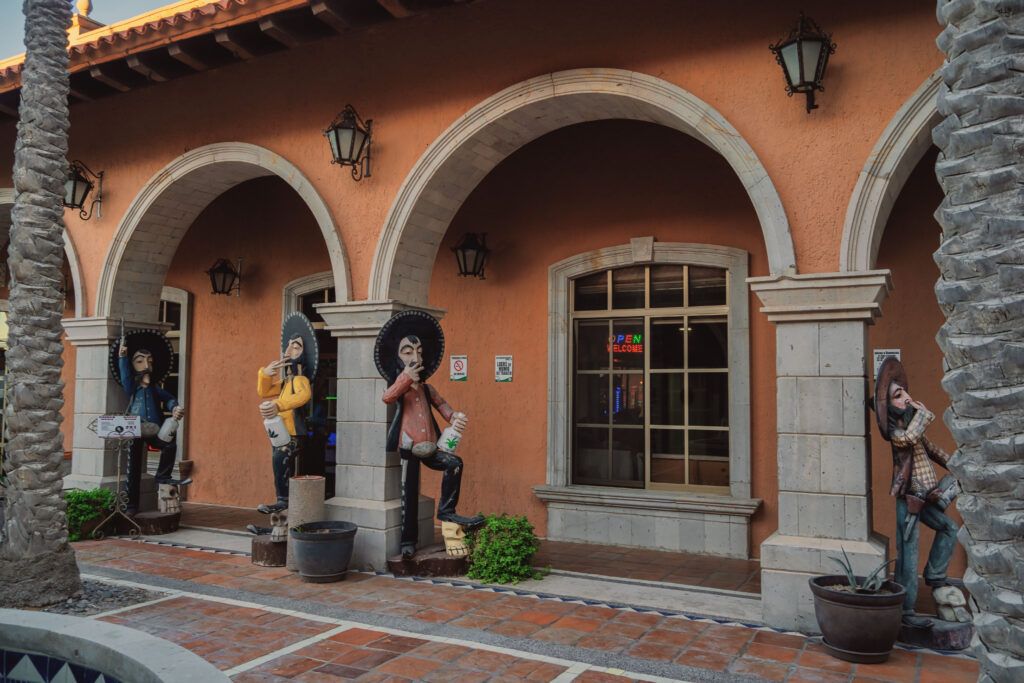 emiliano-s-sport-bar-004