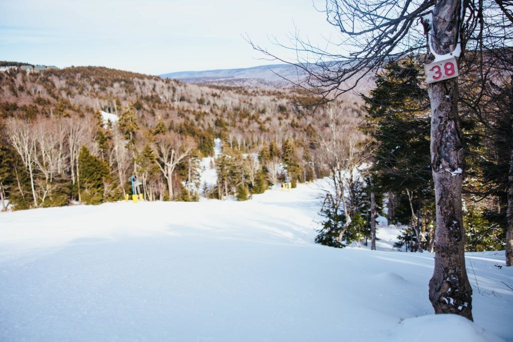skiing-and-snowboarding-on-snowshoe-mountain-019