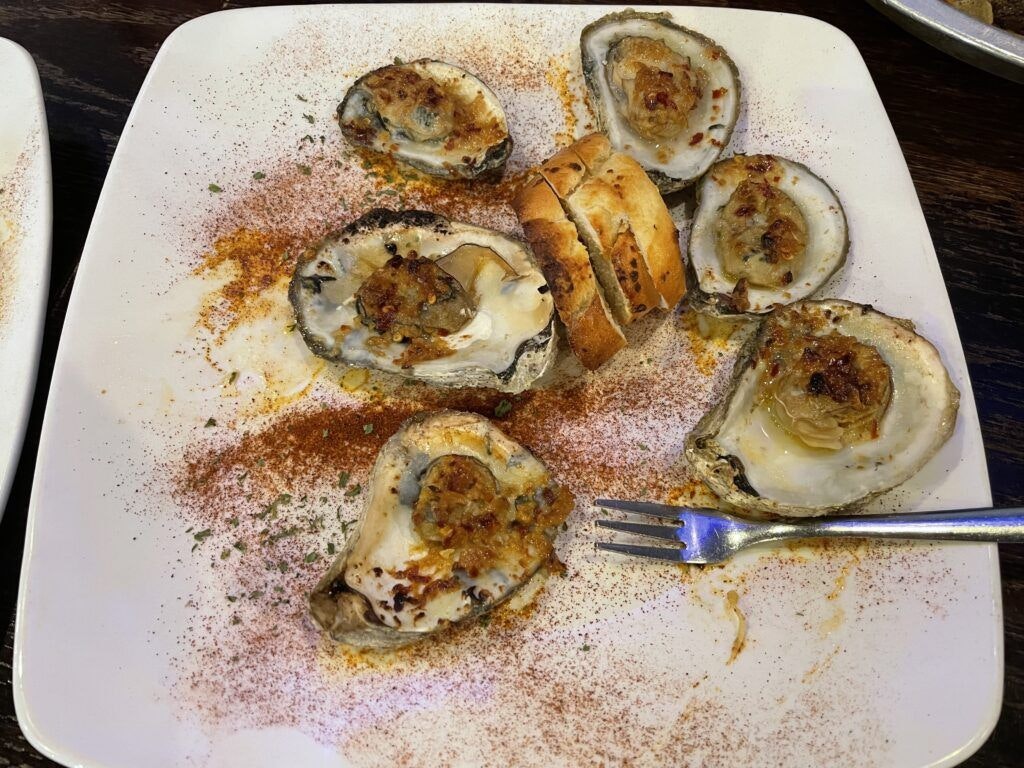 tucker-s-shuckers-oyster-and-tap-004