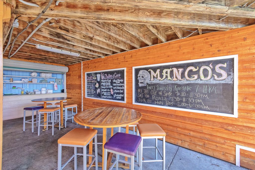 mango-s-bar-and-grill-025