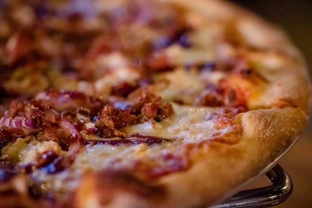 mama-teresa-s-flying-pizza-007