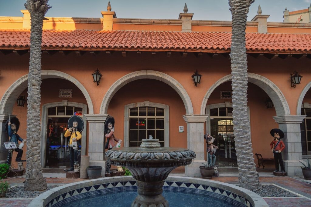 emiliano-s-sport-bar-001