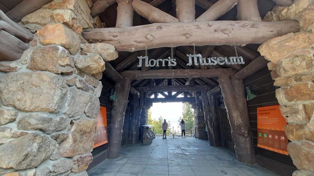 norris-geyser-basin-museum-001