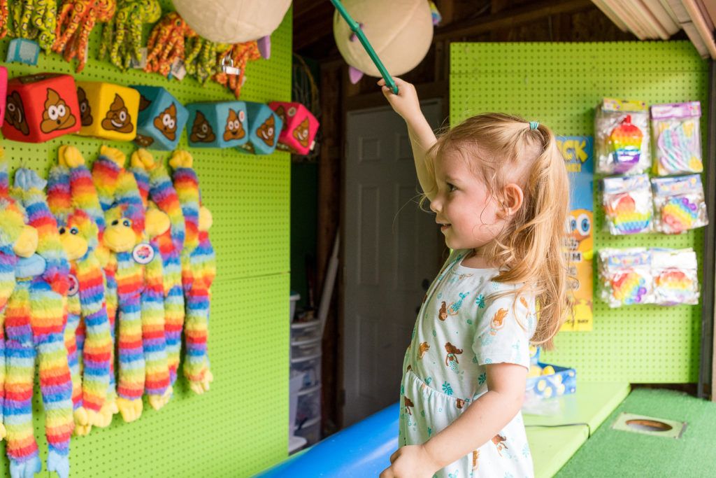  The Lucky Duck - Entertainment Center