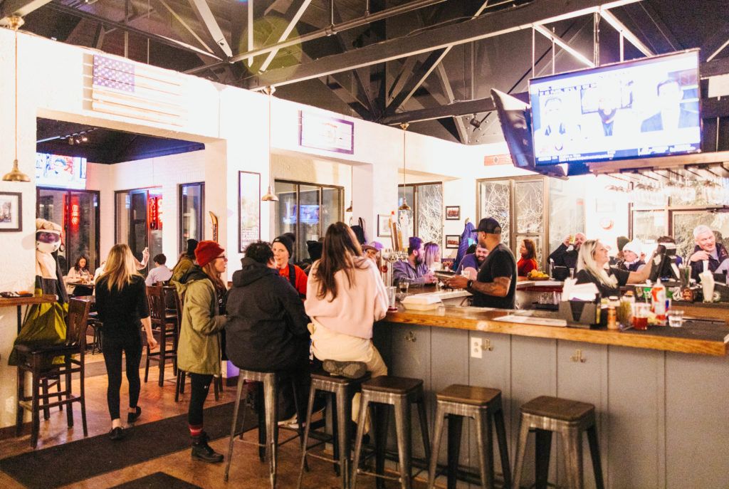 tuque-s-bar-and-grill-003