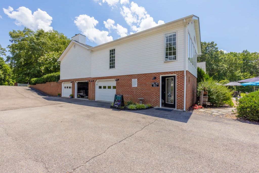 fables-and-feathers-winery-014