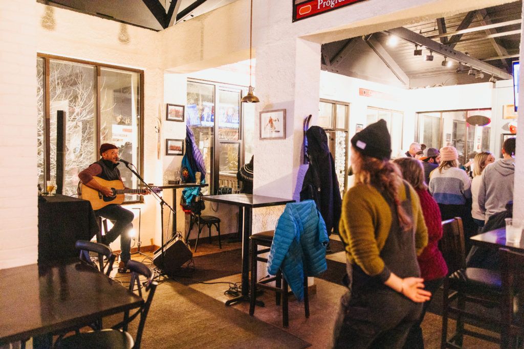 tuque-s-bar-and-grill-016