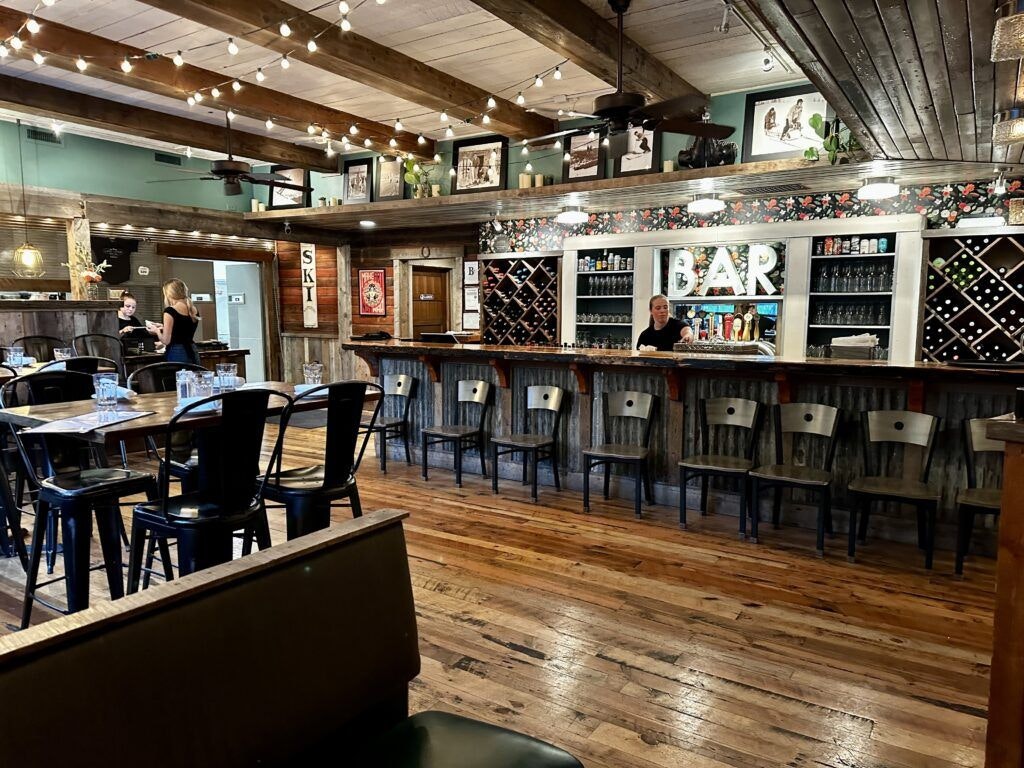 last-chair-kitchen-and-bar-004