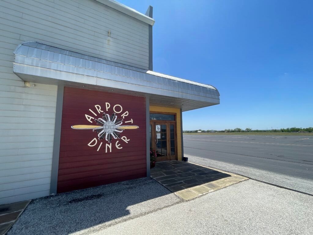 the-airport-diner-001