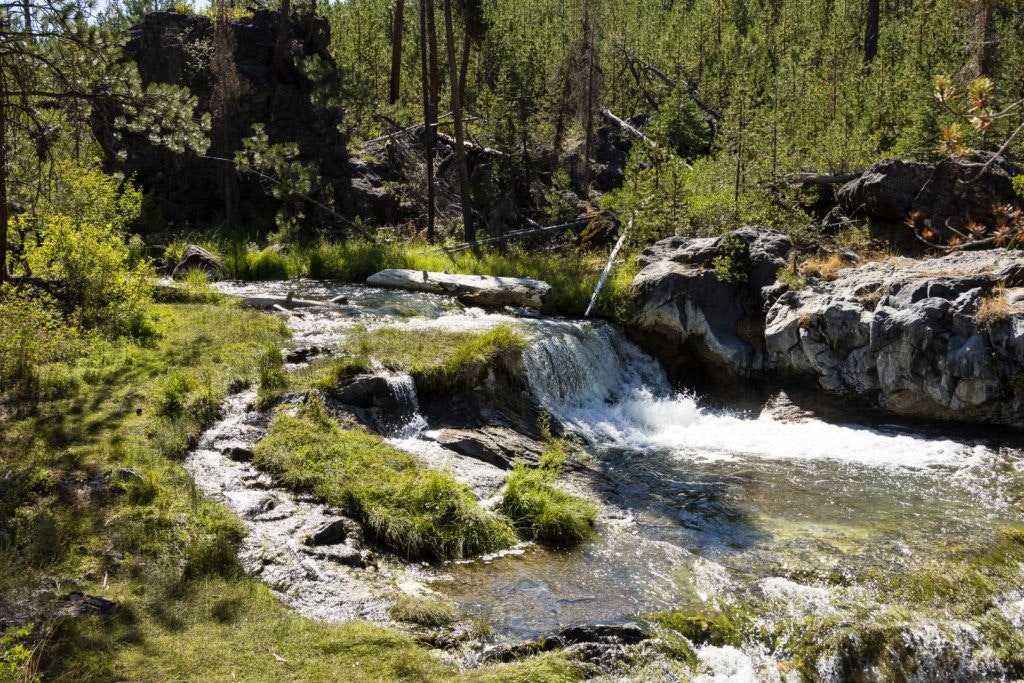 natural-water-slides-hike-and-paulina-plunge-tour-005