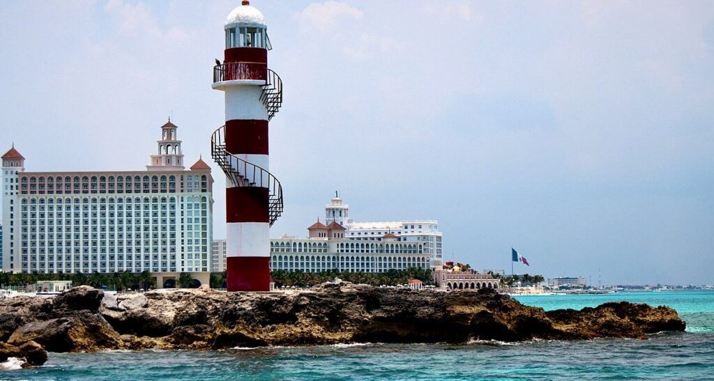 punta-cancun-lighthouse-003