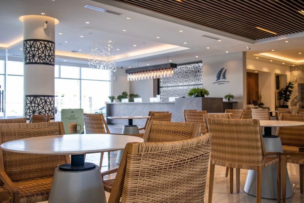 blue-palm-cafe-encantame-towers-013