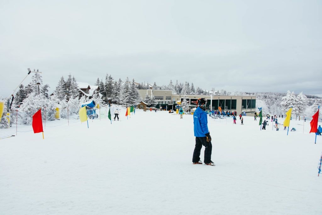 skiing-and-snowboarding-on-snowshoe-mountain-005