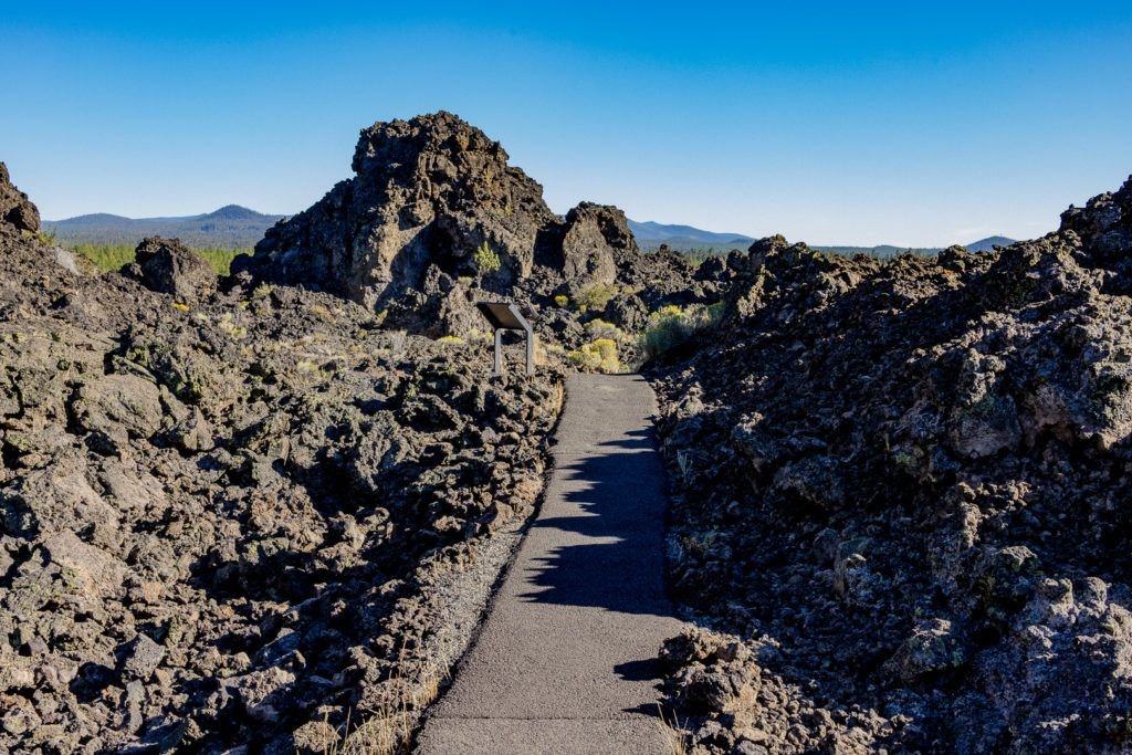 lava-butte-and-lands-visitor-center-018