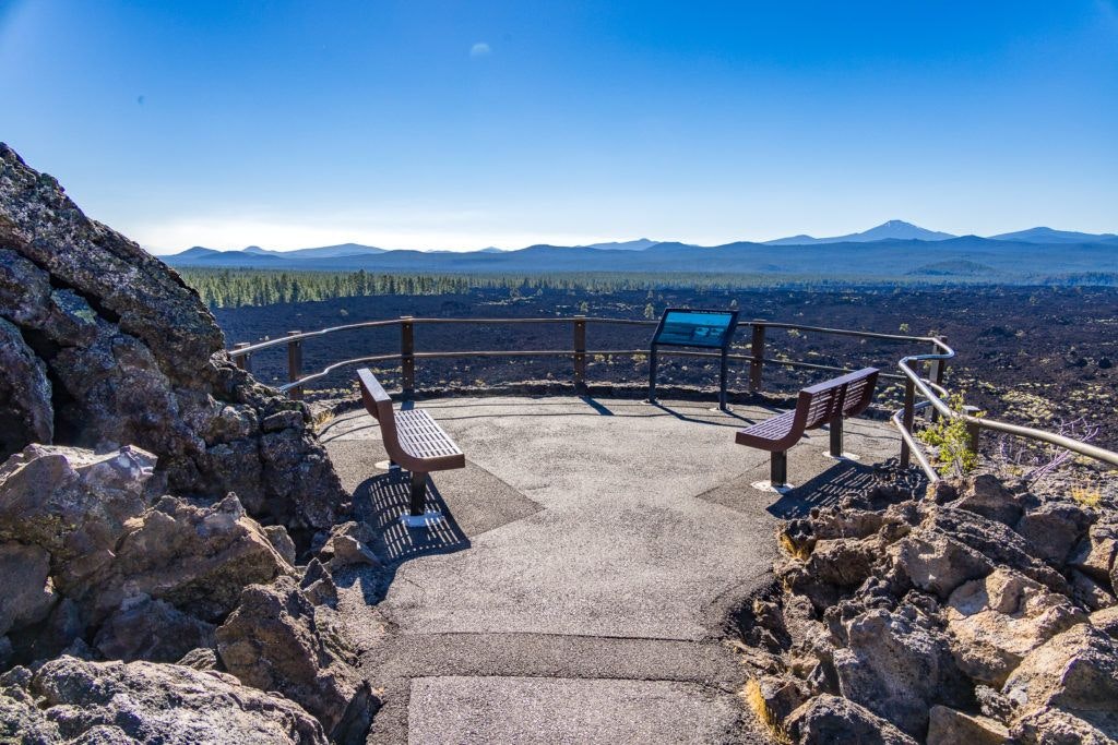 lava-butte-and-lands-visitor-center-023