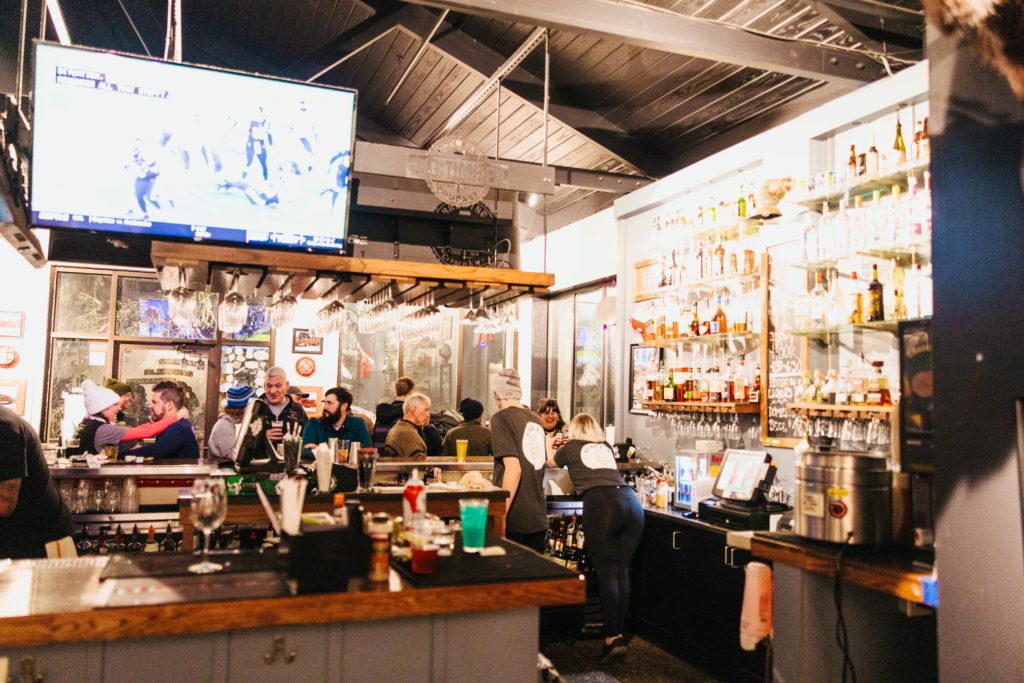 tuque-s-bar-and-grill-015