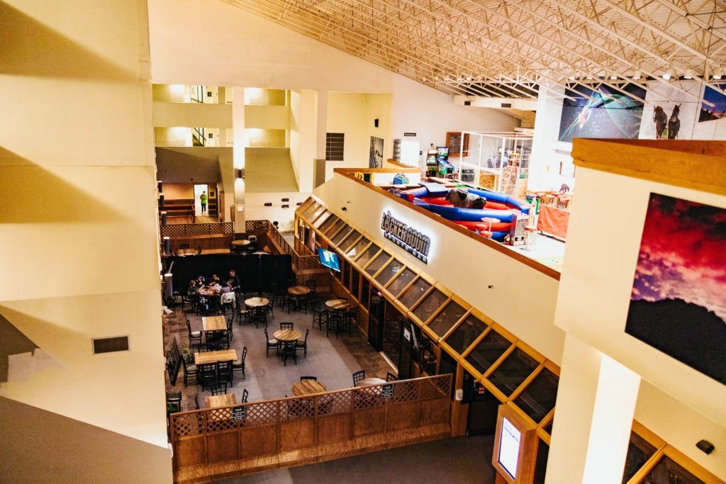 the-locker-room-sports-bar-019