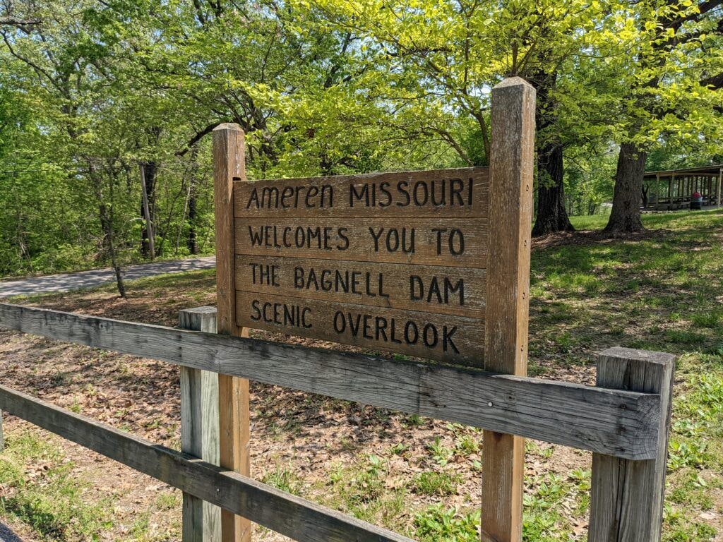 scenic-overlook-of-lake-of-the-ozarks-and-bagnell-dam-001