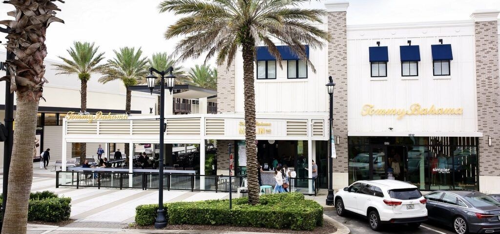 tommy-bahama-marlin-bar-and-store-001