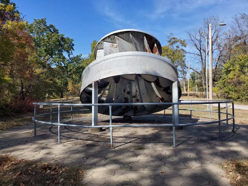 scenic-overlook-of-lake-of-the-ozarks-and-bagnell-dam-003