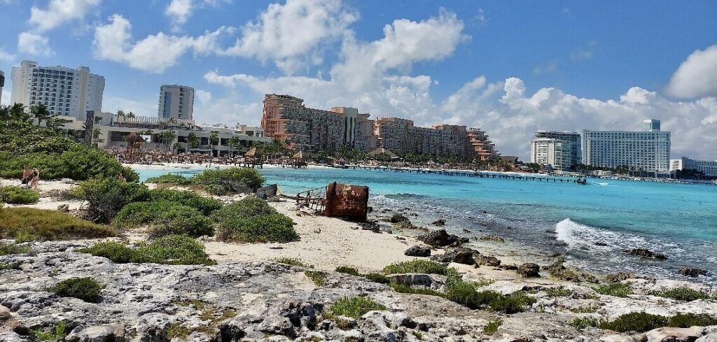 punta-cancun-lighthouse-002
