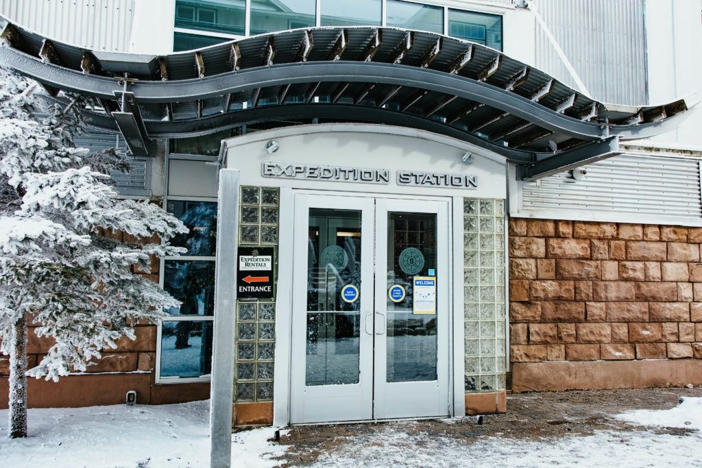 expedition-stations-rentals-and-ski-school-003