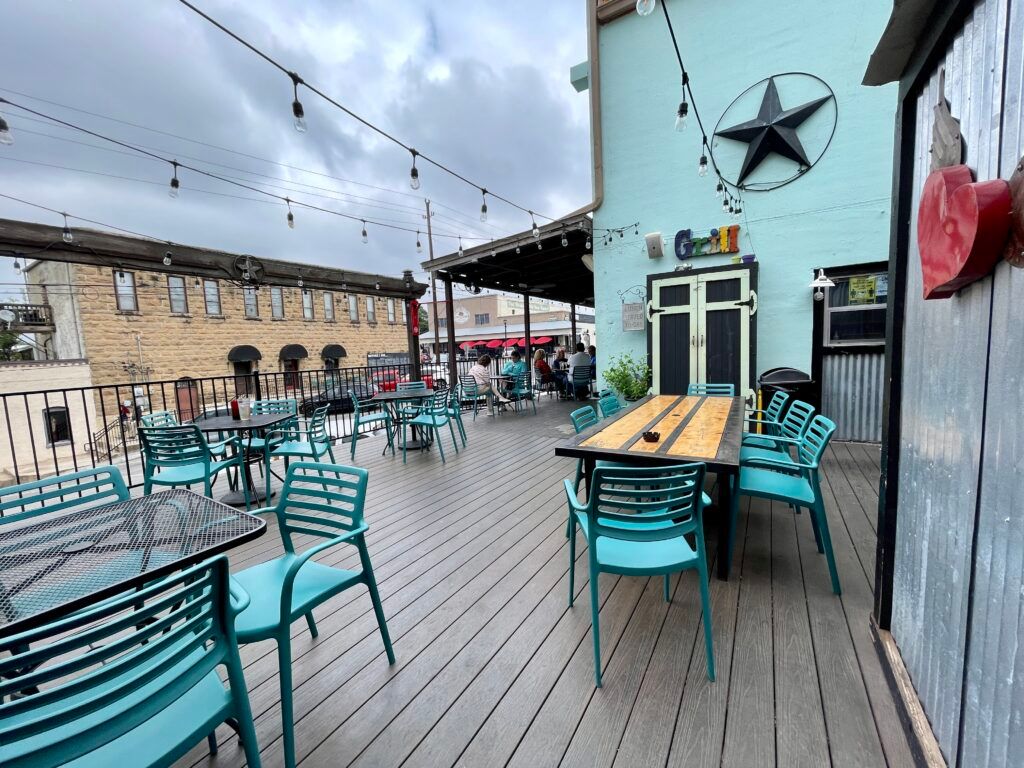 rae-s-rbar-and-grill-010