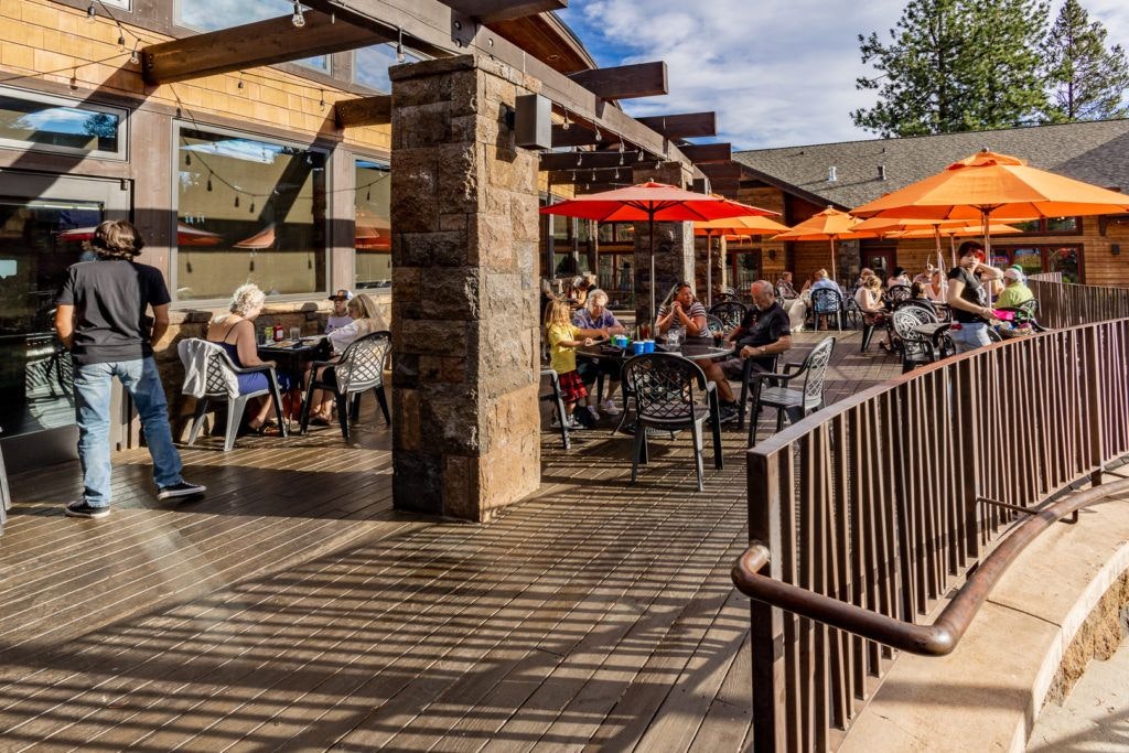 village-bar-and-grill-008