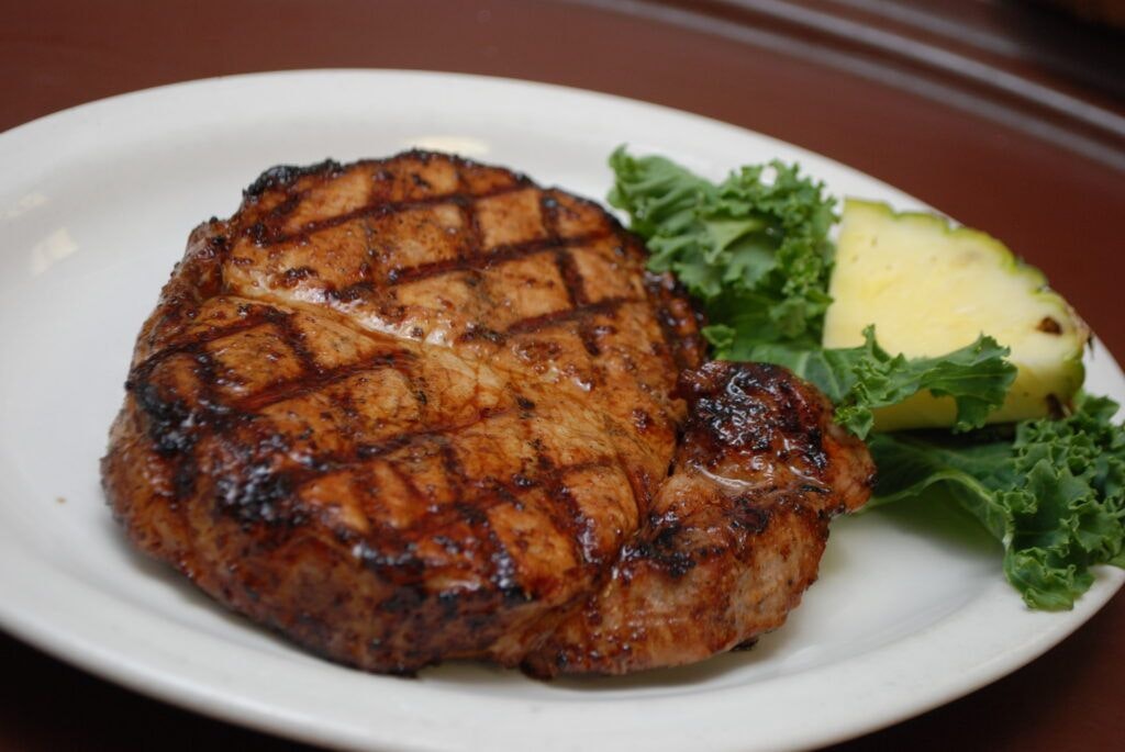 michael-s-steak-chalet-002