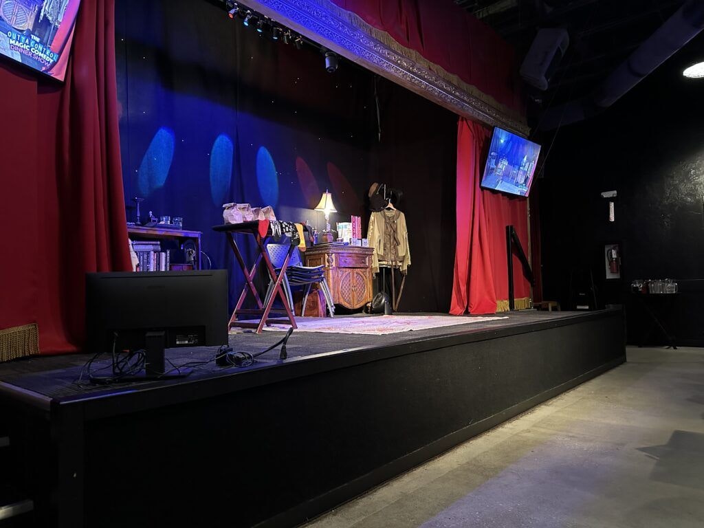 the-outta-control-magic-comedy-dinner-show-004