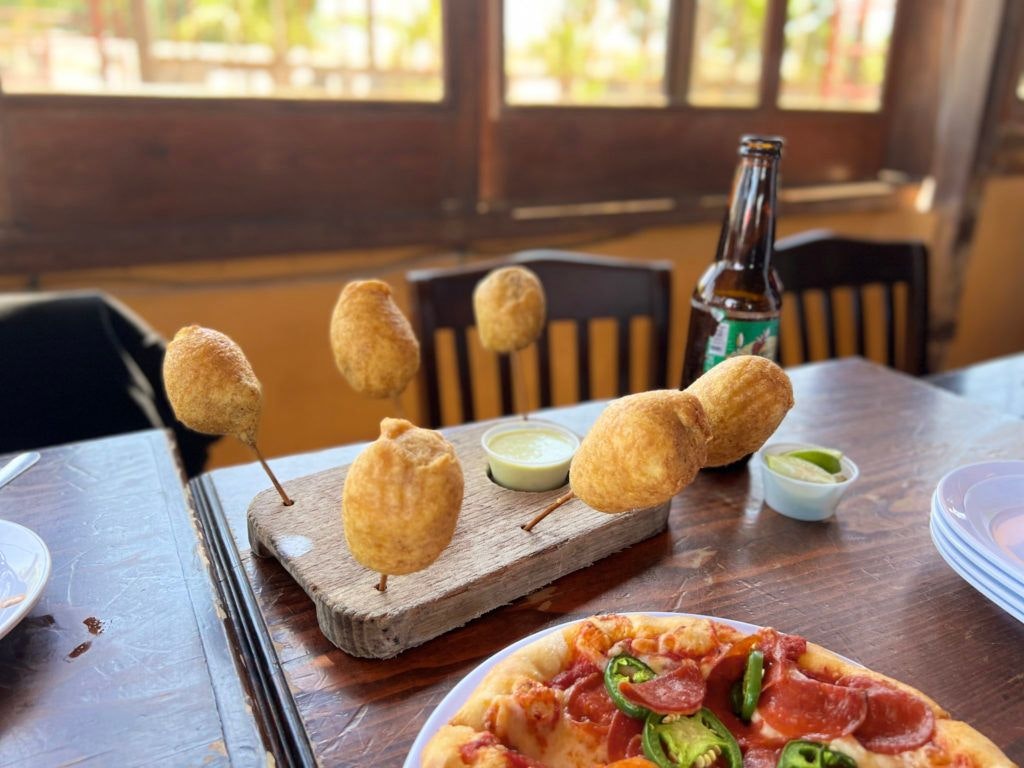 al-capone-s-seafood-and-pizzeria-006