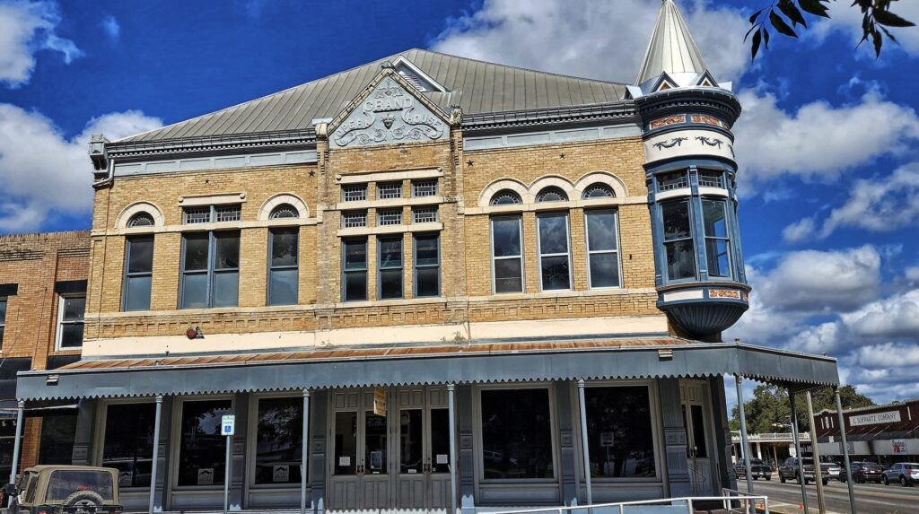 the-uvalde-grand-opera-house-001