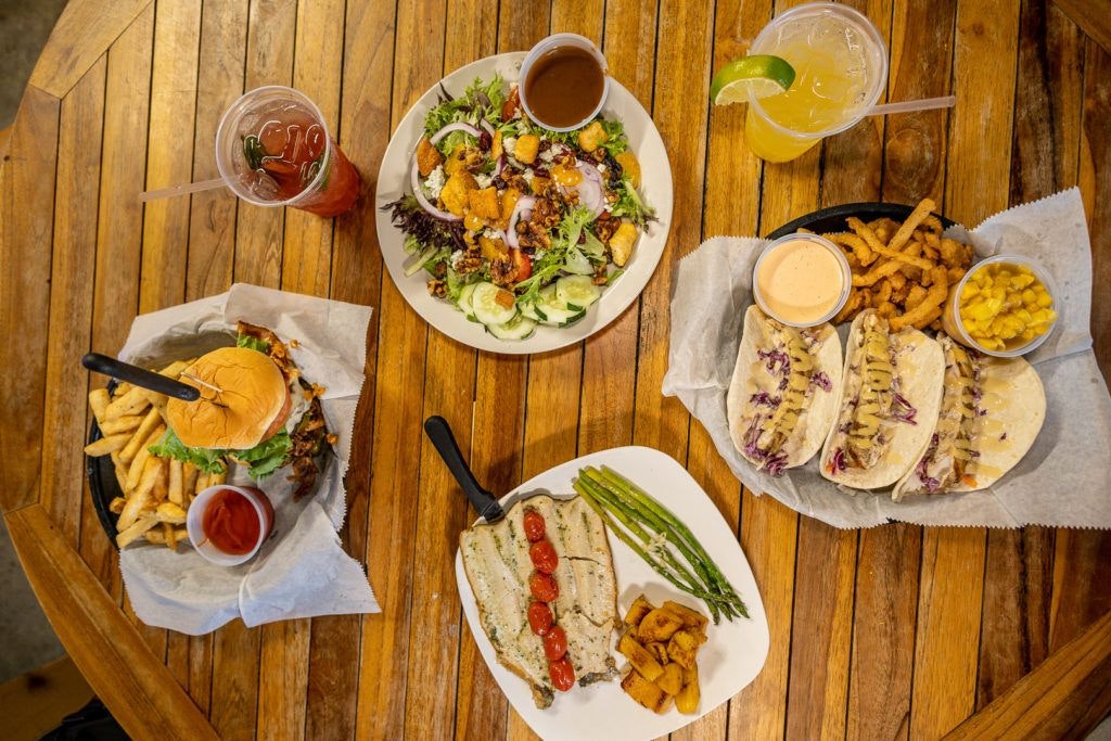 mango-s-bar-and-grill-012