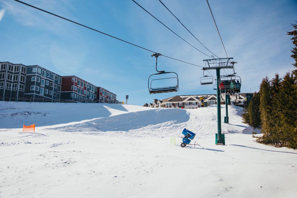 skiing-and-snowboarding-on-snowshoe-mountain-002