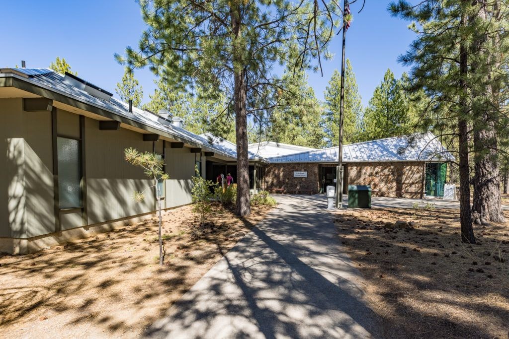 lava-butte-and-lands-visitor-center-013