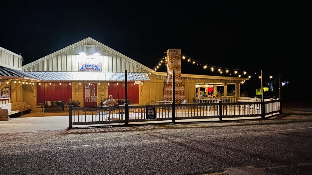 the-tin-top-restaurant-and-oyster-bar-001