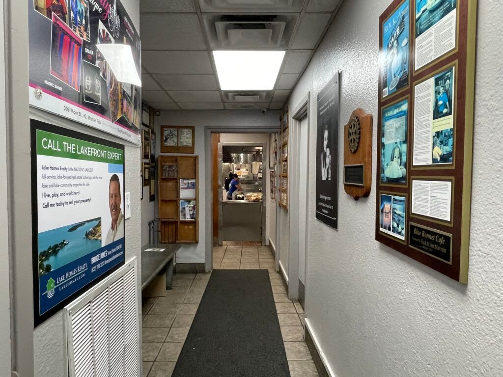 blue-bonnet-cafe-002