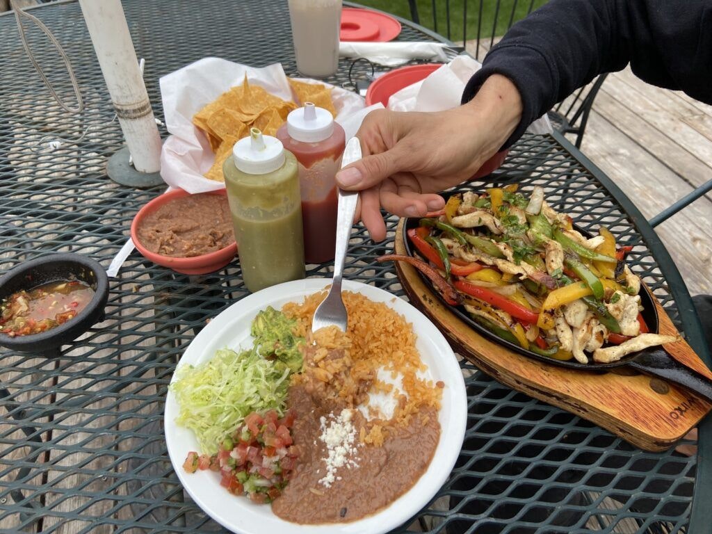 el-nino-y-pupuseria-004