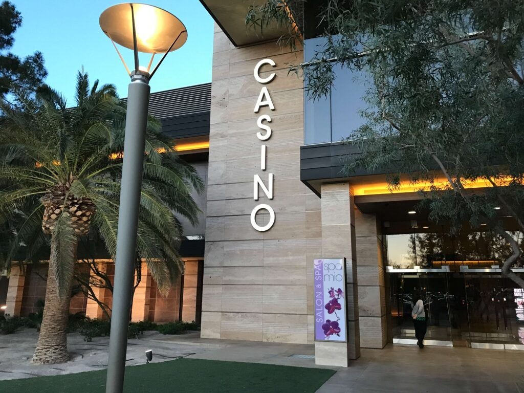 m-resort-spa-and-casino-004