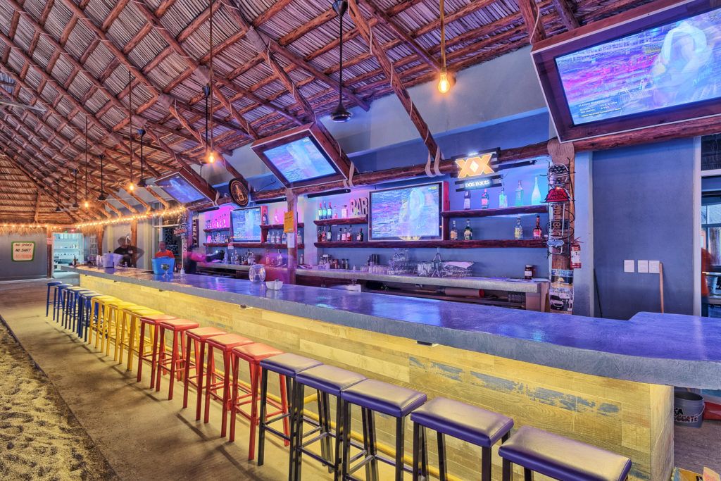 manny-s-beach-club-014