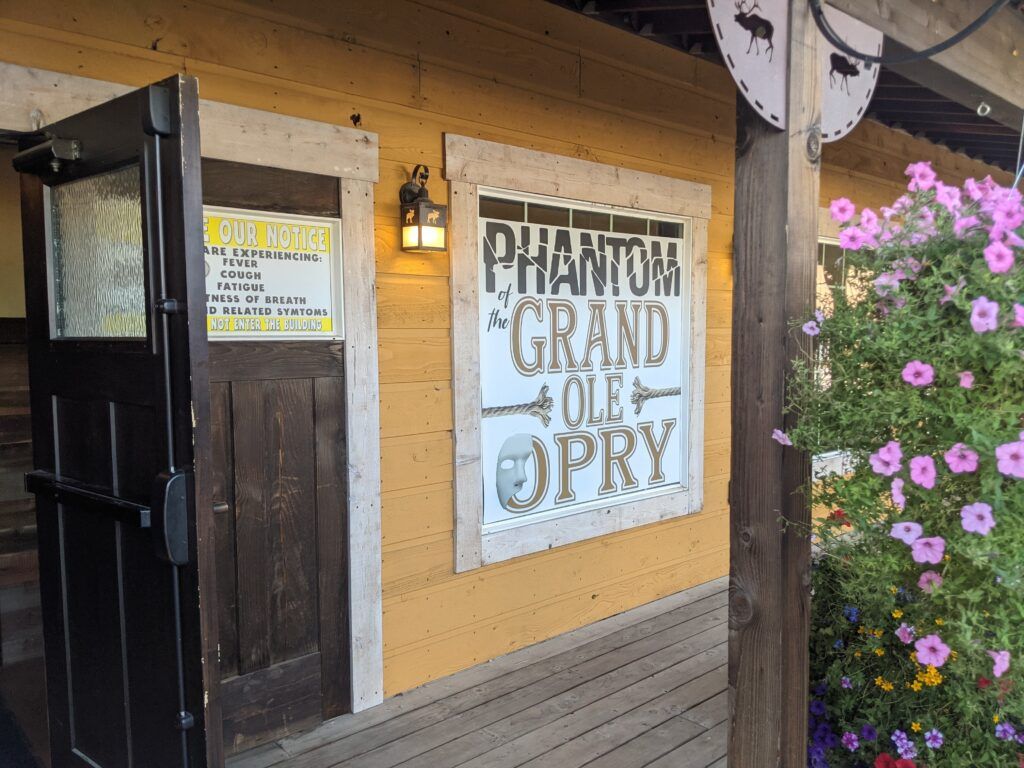 yellowstone-playhouse-at-island-park-002