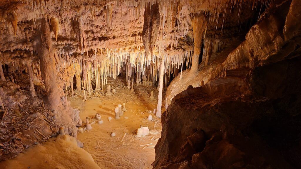 Bridal Cave & Thunder Mountain Park