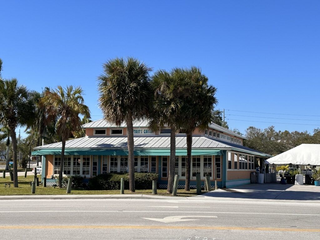 captain-s-galley-001