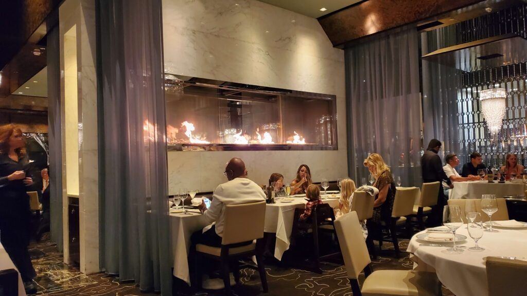 hank-s-fine-steaks-and-martinis-003