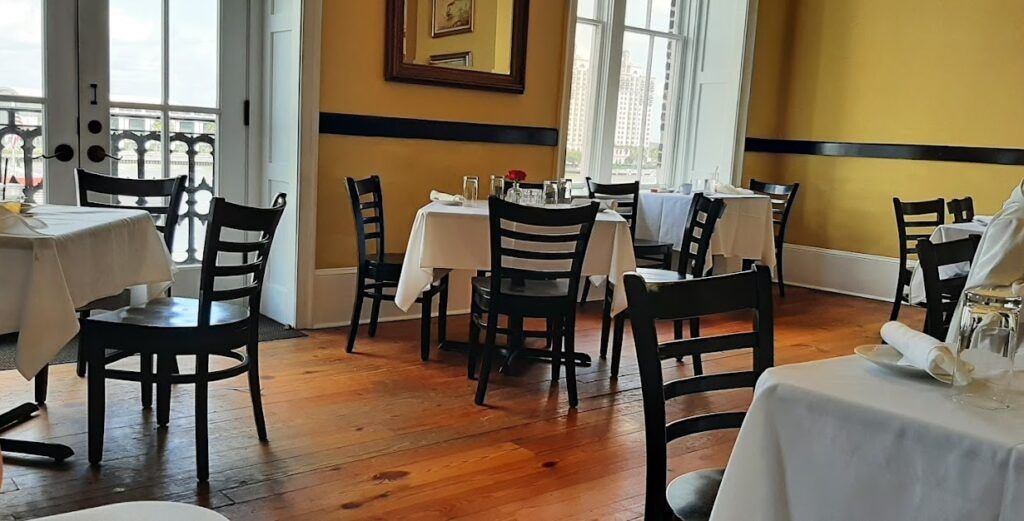 vic-s-on-the-river-001