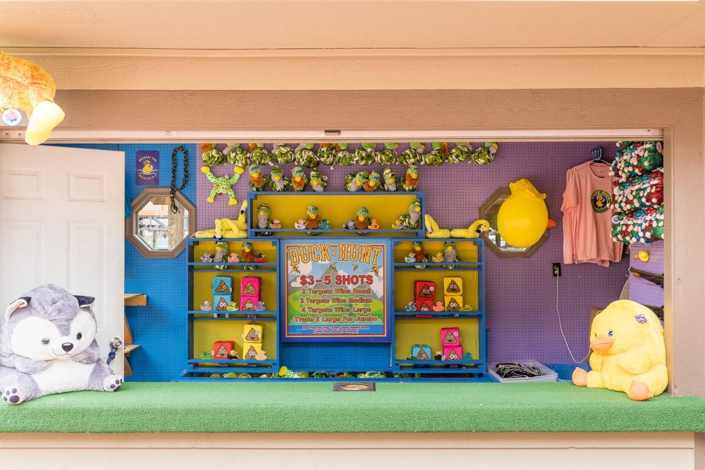 the-lucky-duck-entertainment-center-009